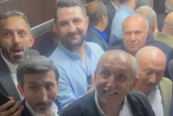 Bursa'da asansör krizi kahkahayla bitti
