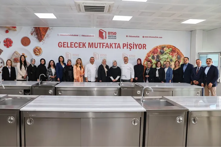 Bursa protokolünün eşleri BTSO Mutfak Akademide