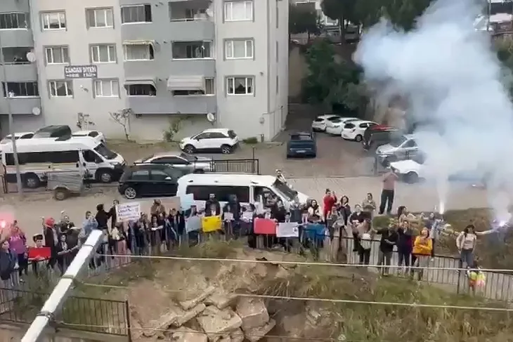 Öğrencilerden hasta öğretmenlerine duygu dolu ziyaret