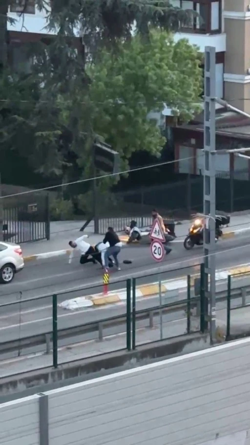 Pendik' de Kask ve Bıçaklar havada uçuştu